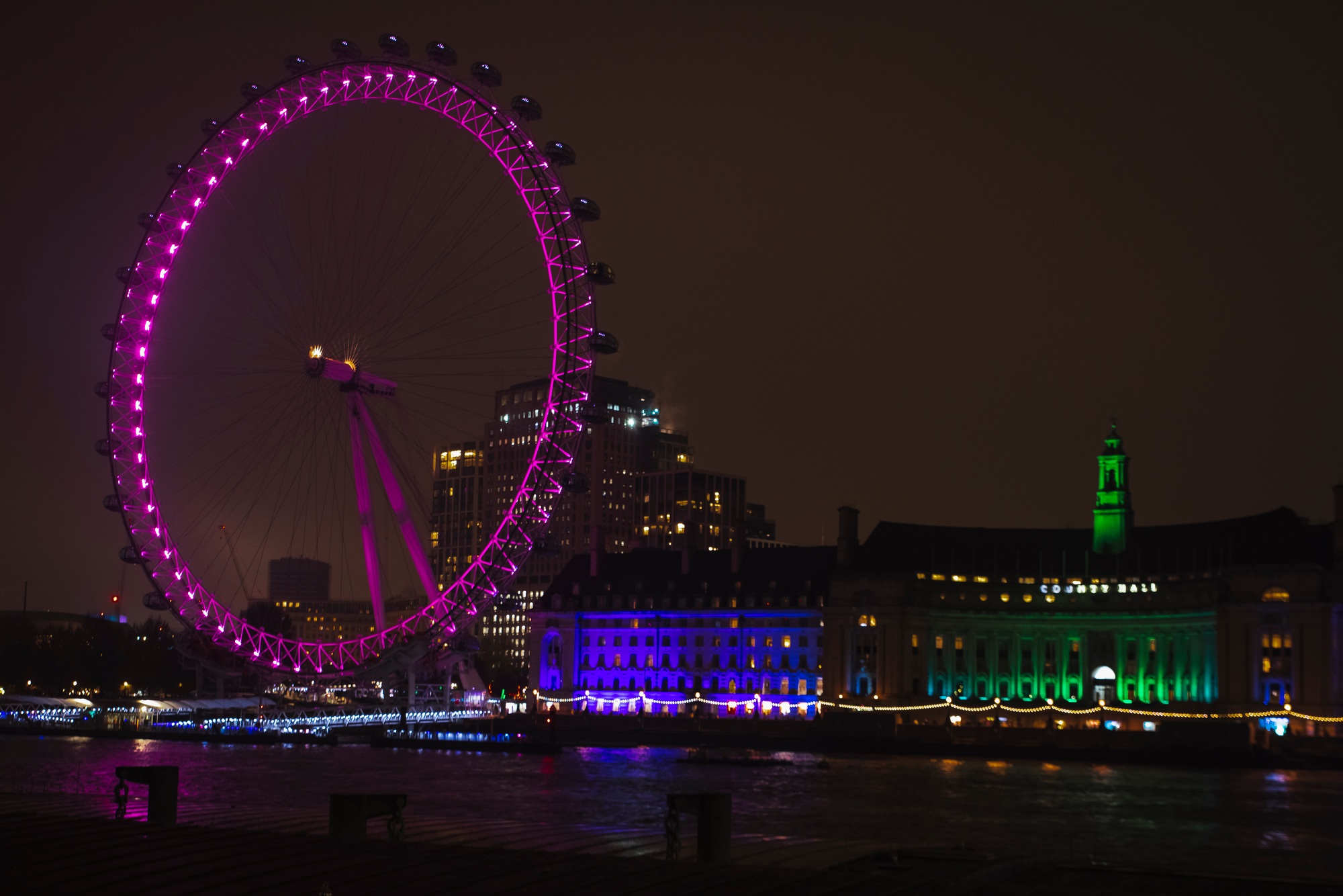 Beautiful shot of London Eye and River Thames London at night | SUPERPOBYT World